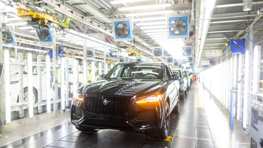 No ano passado, um vídeo que mostrava a reformulação da Jaguar como uma marca exclusivamente elétrica recebeu críticas intensas. (Foto: Chris Ratcliffe/ Bloomberg)