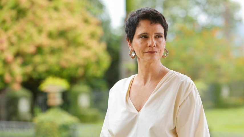 Celina (Malu Galli) investiu parte do que restou de sua fortuna no negócio com Raquel (Taís Araujo) (Foto: Marcos Serra Lima/Divulgação/Globo)
