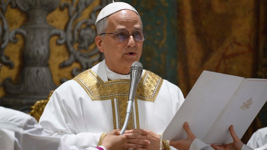 Papa Leão XIV celebra primeira missa aos cardeais na Capela Sistina - 09/05/2025 (Foto: VATICAN MEDIA/AFP)