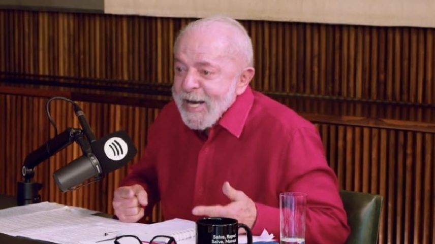 Presidente Luiz Inácio Lula da Silva em entrevista ao podcast 'Mano a Mano', apresentado pelo rapper Mano Brown (Foto: Reprodução)