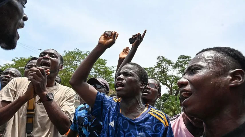 Protestos reais ocorreram na Costa do Marfim sobre as próximas eleições, mas em maio o país foi atingido por falsas alegações sobre um golpe. (Foto: AFP/Getty Images)