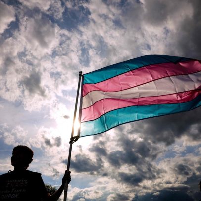 Justiça derruba norma do CFM que limita tratamento a adolescentes trans