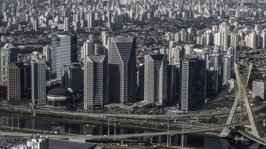 Vista aérea da região da Berrini, em São Paulo: infraestrutura vertical para produtos financeiros é uma das teses principais do Patria em high growth (Foto: Paulo Fridman/Bloomberg)