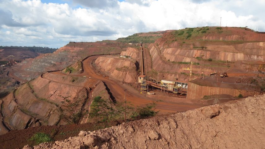 Serra dos Carajás, onde fica uma das maiores reservas de ferro e outros minerais estratégicos do mundo (Foto: IsabeleC/Wikimedia Commons)