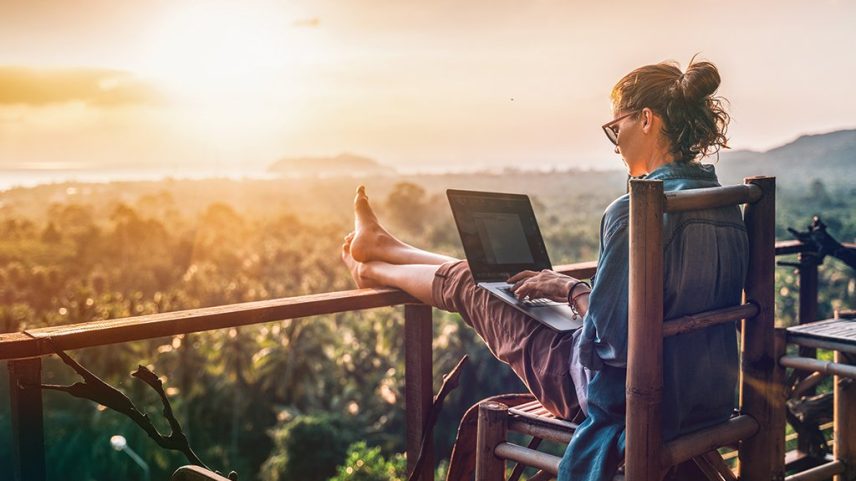 Vagas home office: oportunidades remotas no Brasil e no exterior com benefícios atrativos e atuação em áreas como tecnologia e marketing (Foto: Olezzo/Getty Images)