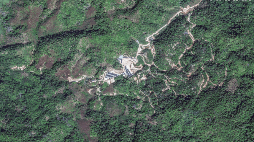 Uma imagem de satélite mostra uma visão geral das novas minas de terras raras no estado de Shan, em Mianmar, em 7 de fevereiro de 2025. (Foto: Maxar Technologies/Divulgação via REUTERS)