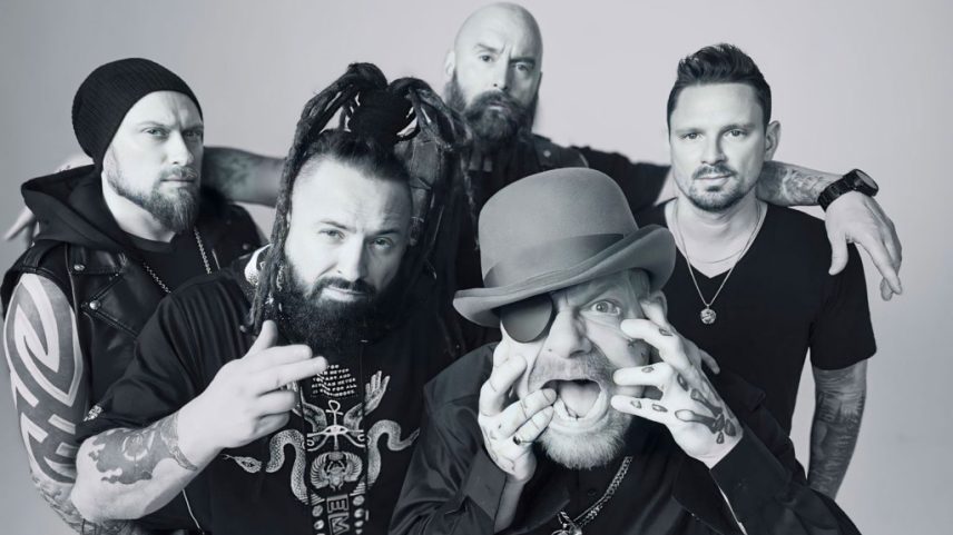A música "I Refuse" do Five Finger Death Punch, com a participação de Maria Brink, sobe para o No. (Foto: Reprodução)