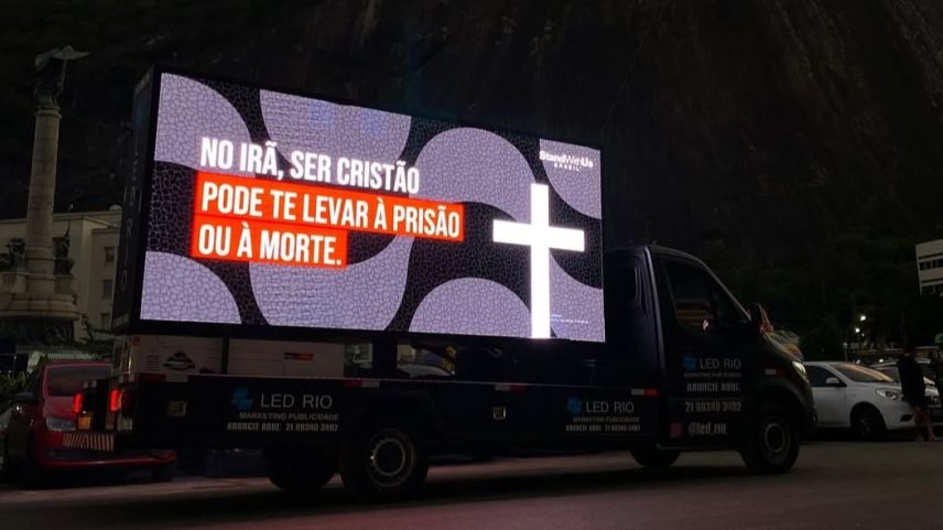 A StandWithUs fez uma série de ações pelo Rio denunciando o regime islâmico iraniano. (Foto: Instagram/StandWithUs Brasil)