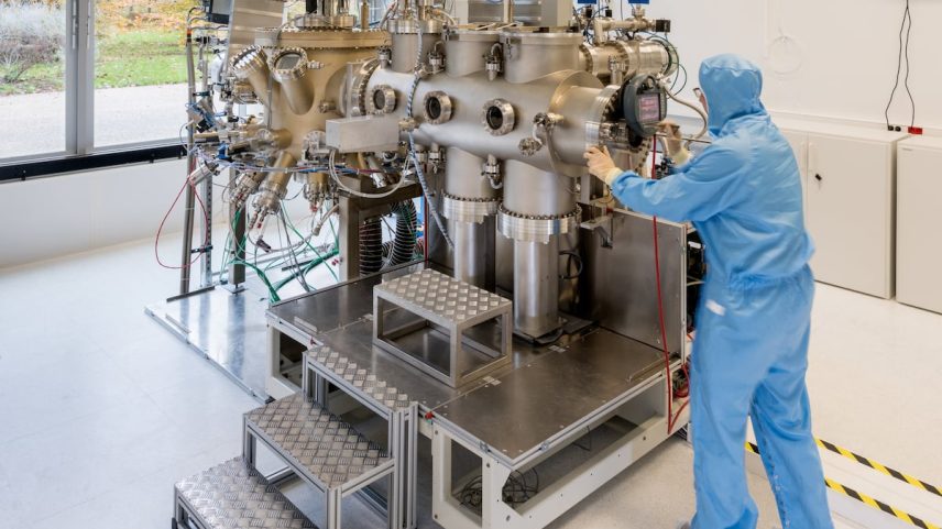 Uma antena quântica nos laboratórios de semiconductores da Thales em Paris (Palaiseau). (Foto: Laurent Thion)