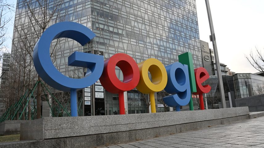 Opal está disponível para usuários nos EUA por meio do Google Labs, a plataforma da empresa para experimentar novas tecnologias (Foto: Greg Baker/AFP)
