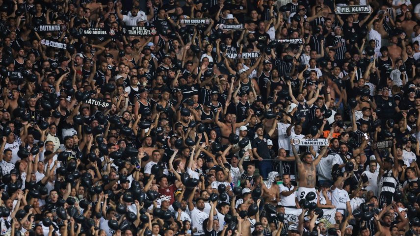 Torcida do Corinthians na Arena Castelão (Foto: Buda Mendes/Getty Images)