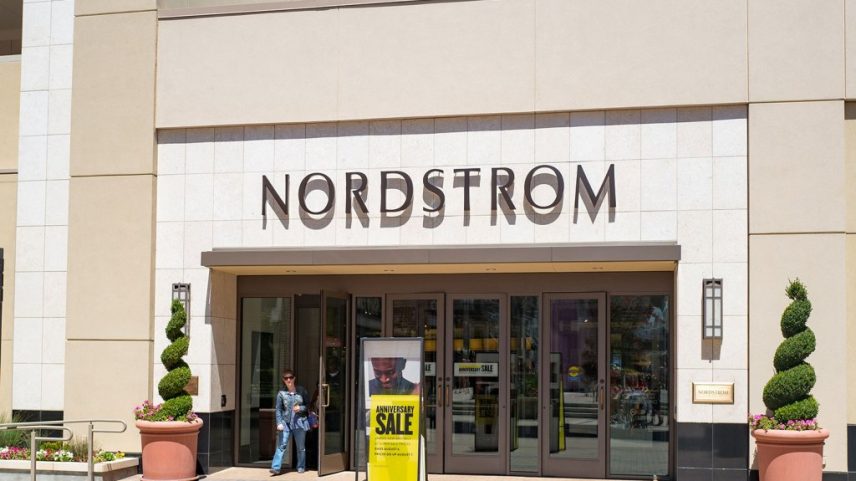 A venda de aniversário da Nordstrom acontece de 12 de julho a 3 de agosto. Aqui estão as melhores ofertas para comprar desde calçados em alta até maquiagem indispensável. (Foto: Reprodução)