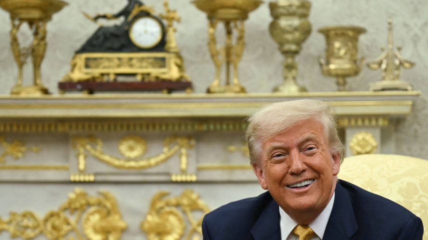 O presidente dos EUA, Donald Trump, durante reunião no Salão Oval da Casa Branca, em Washington (Foto: Andrew Caballero-Reynolds - 16.jul.25/AFP)