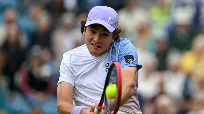 João Fonseca encara Nicolás Jarry na terceira rodada de Wimbledon nesta sexta. (Foto: Glyn Kirk/AFP)
