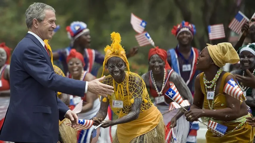 Trump elogia o inglês do presidente liberiano, a língua oficial do país (Foto: AFP via Getty Images)