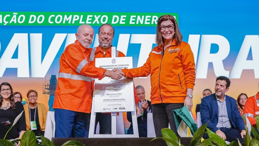 Presidente Lula, ministro de Minas e Energia, Alexandre Silveira, e presidente da Petrobras, Magda Chambriard (Foto: Ricardo Stuckert/PR)