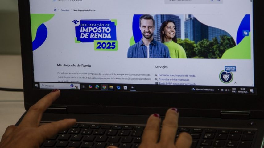 A página da Receita sobre o Imposto de Renda (Foto: Alexandre Cassiano)