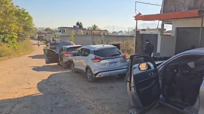 Carros usados pela milícia de Juninho Varão foram apreendidos pela Polícia Civil (Foto: Reprodução)