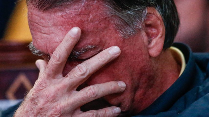 O ex-presidente Jair Bolsonaro vai ao culto na Catedral da Benção, em Taguatinga (Foto: Gabriela Biló/Folhapress)