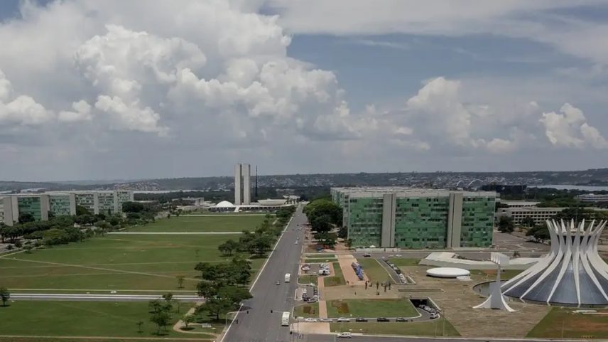 Esplanada dos Ministérios e a Praça dos Três Poderes, em Brasília (DF) (Foto: Rafa Neddermeyer/Agência Brasil)