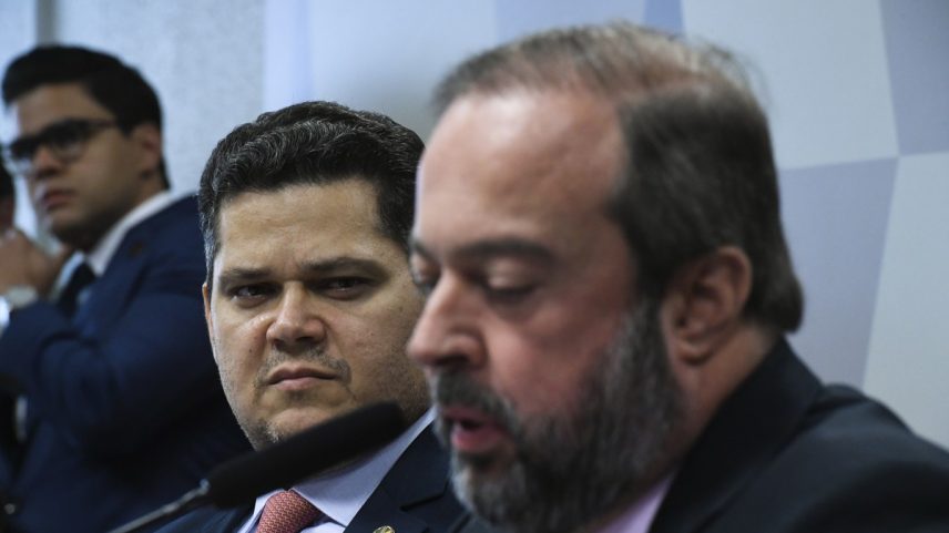 Davi Alcolumbre, presidente do Senado, e Alexandre Silveira, ministro de Minas e Energia, em foto de 2022 (Foto: Edilson Rodrigues/Agência Senado)