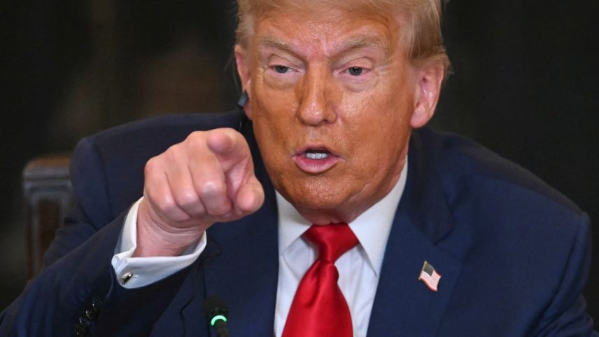 A taxação de 50% contra o Brasil, determinada por Trump, pode respingar em uma fonte importante de crescimento: os investimentos estrangeiros diretos (Foto: Jim Watson/AFP)