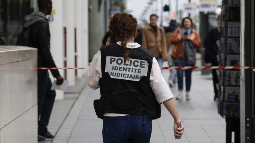 Polícia da França em estação de trem de Paris (Foto: Geoffroy VAN DER HASSELT / AFP)