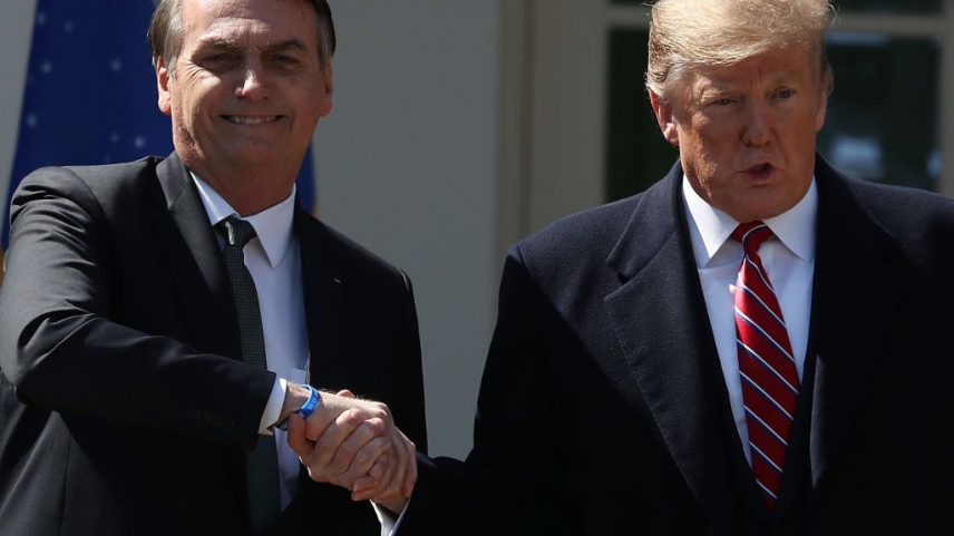 O republicano afirma que está preocupado com a liberdade de expressão "tanto no Brasil quanto nos Estados Unidos" e volta a ameaçar o governo brasileiro e o que ele classifica como "ridículo regime de censura" (Foto: Mark Wilson/Getty Images)
