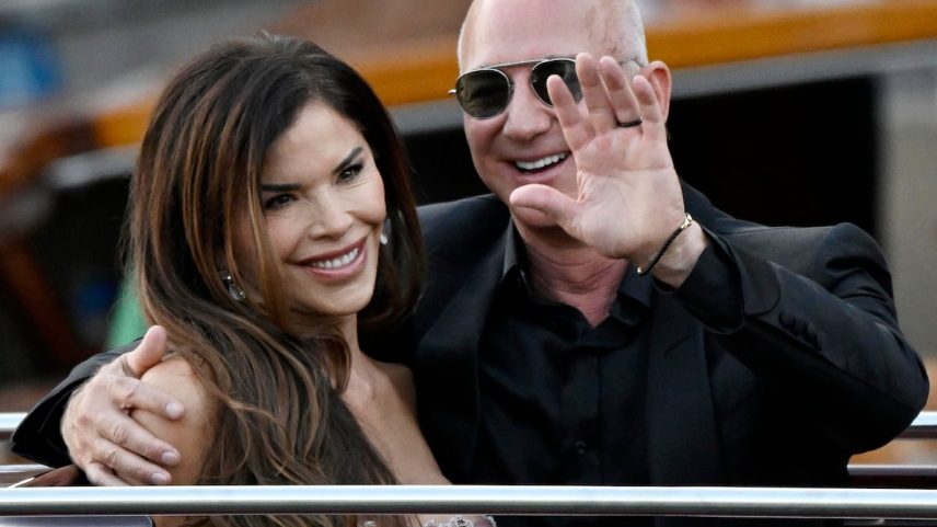 Lauren Sánchez e Jeff Bezos, no sábado em Veneza por sua boda. (Foto: DANIEL DAL ZENNARO/EFE)