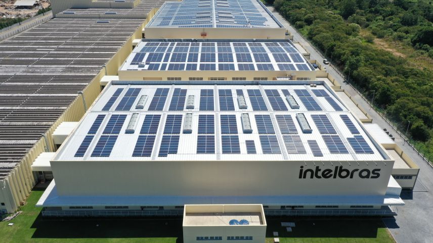Planta da Intelbras em São José (SC) com painéis solares (Foto: Divulgação)