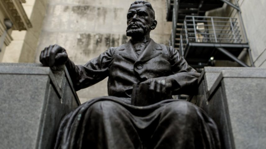 Monumento para Machado de Assis na Academia Brasileira de Letras (Foto: Gabriel de Paiva/Agência O GLOBO)