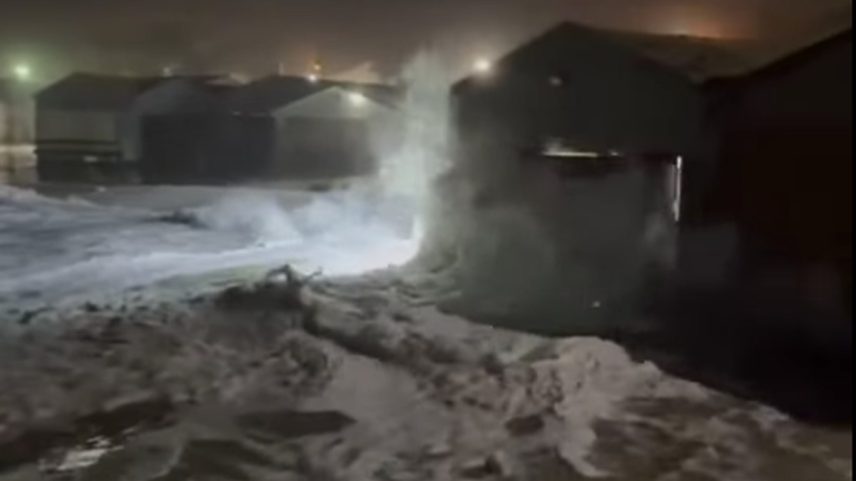 Ciclone extratropical agita o mar e causa ressaca no litoral brasileiro (Foto: Reprodução/Facebook)