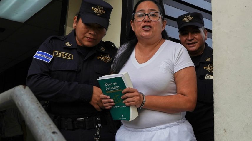 Ruth López, diretora anticorrupção e de justiça de Cristosal, em El Salvador, no dia 4 de junho de 2025. (Foto: Salvador Melendez/AP)