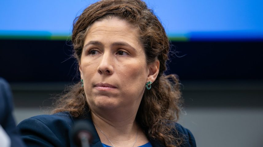 A ministra da Gestão, Esther Dweck, participou da audiência no grupo de trabalho da Câmara que discute a Reforma Administrativa (Foto: Brenno Carvalho / Agência O Globo)