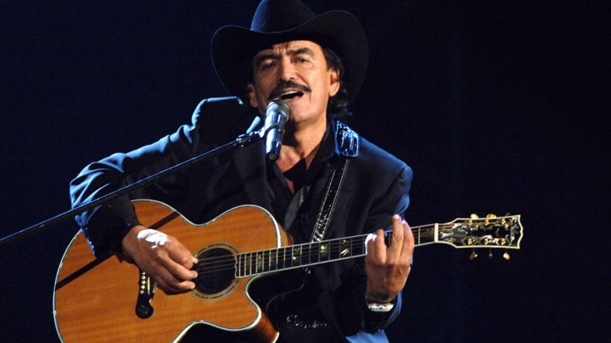 Hits duradouros de Joan Sebastian, de "Secreto de Amor" a "Tatuajes", uma década após seu falecimento. (Foto: Reprodução)