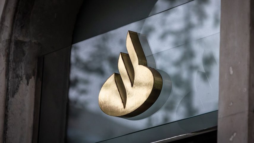 Santander global tem sido negociado na Bolsa de Madri em seu maior patamar em pelo menos 11 anos (Foto: Angel Garcia/Bloomberg)