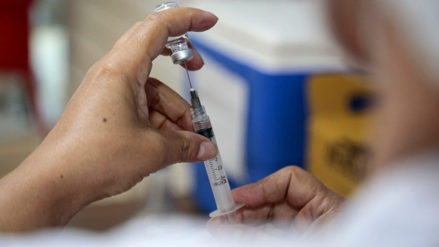 Vacina contra a Covid-19 tem campanha para idosos na cidade do Rio (Foto: Edu Kapps/SMS/Divulgação)