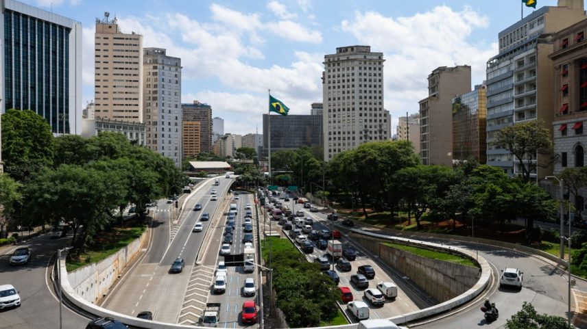 Apostas no Brasil resistem à guerra comercial com Trump. Na foto, cidade de São Paulo — Foto: Bloomberg