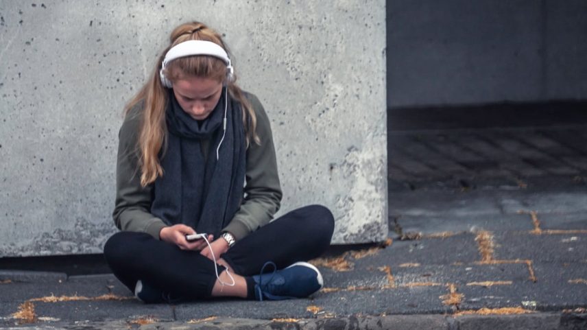 O impacto da autolesão não se limita ao próprio adolescente, afeta profundamente a seu entorno mais próximo. (Foto: fitopardo/Getty Images)
