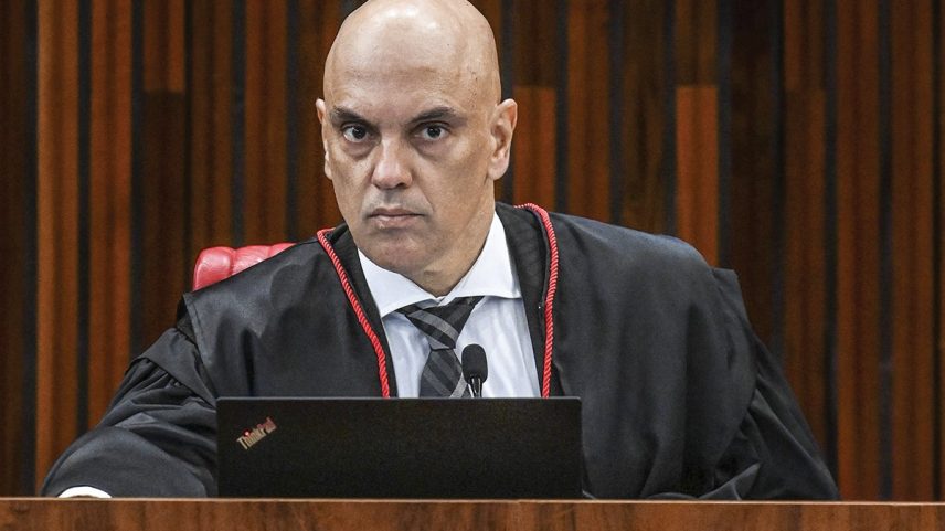 Alexandre de Moraes, ministro do Supremo Tribunal Federal, durante sessão plenária (Foto: Mateus Bonomi/Anadolu Agency/Getty Images)