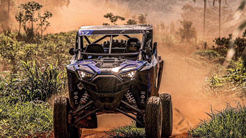 Medeiros em seu UTV: o preço do carro pode chegar a 200.000 reais (Foto: Arquivo Pessoal/Divulgação)