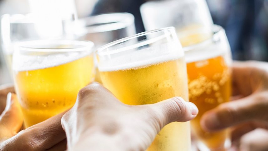 Hora do brinde: é preciso envolver álcool sempre? (Foto: iStock/iStock)