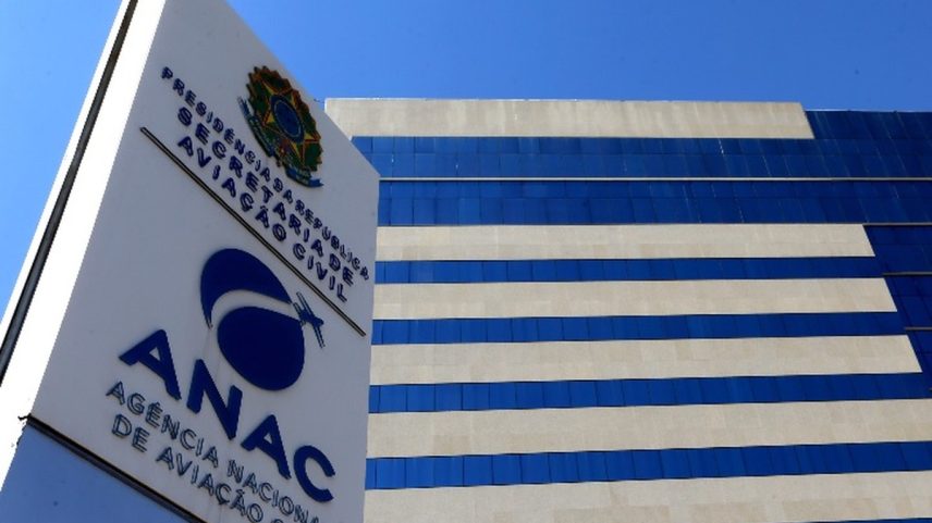 Vibra quer suprimir cláusulas do edital que submetem os contratos que envolvam construção ou operação de dutos em aeroportos ao aval da Anac. (Foto: Ailton de Freitas - Agência O GLOBO)