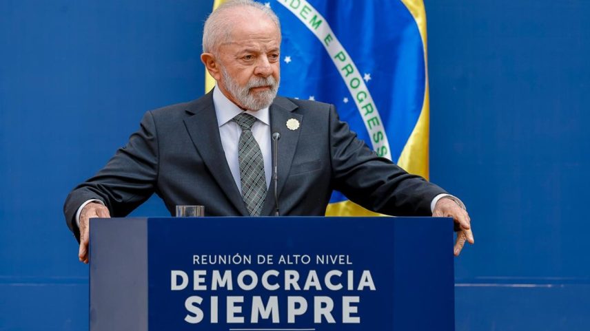 Presidente Lula durante declaração conjunta à imprensa, no Palácio de La Moneda, em Santiago, no Chile (Foto: Ricardo Stuckert/Presidência da República)