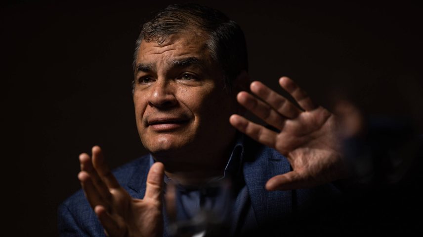 Ex-presidente Rafael Correa em hotel de São Paulo durante passagem pelo Brasil em 2023 (Foto: Danilo Verpa/Folhapress)