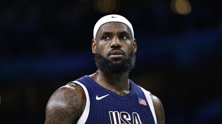 Lebron James em ação pelos Estados Unidos na Olimpíada de Paris-2024 (Foto: Sameer Al-Doumy / AFP)