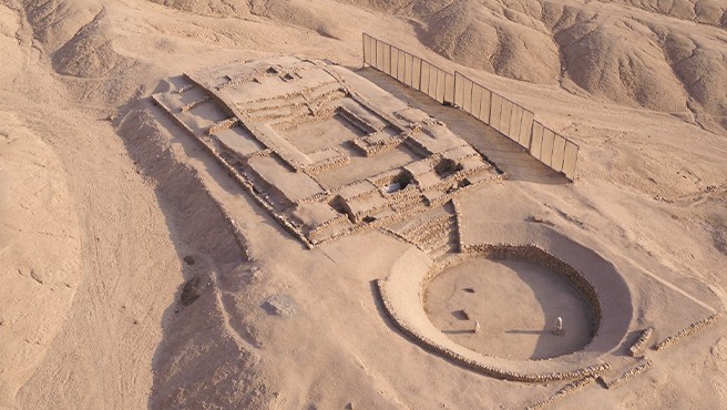 Vista aérea de uma estrutura de edifício em Peñico. (Foto: Ministério da Cultura do Peru)