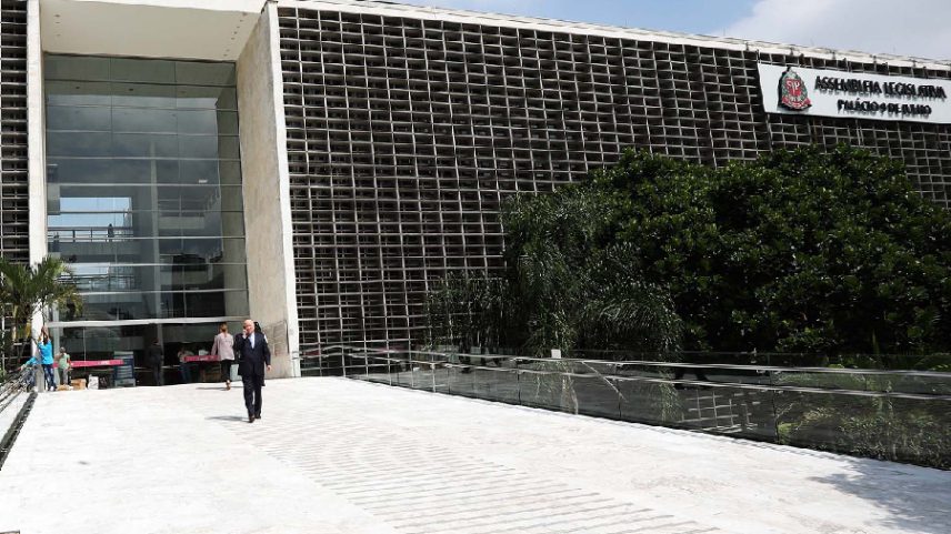 Oposição quer investigação contra servidores da Fazenda (Foto: Renato S. Cerqueira/Futura Press)