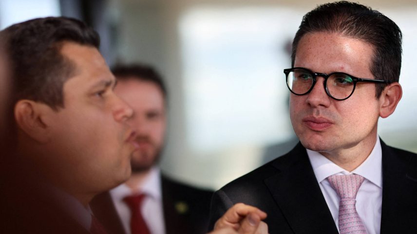 Os presidentes do Senado, Davi Alcolumbre (União Brasil-AP), à esquerda, e da Câmara, Hugo Motta (Republicanos-PB) (Foto: Adriano Machado - 3.jun.25/Reuters)