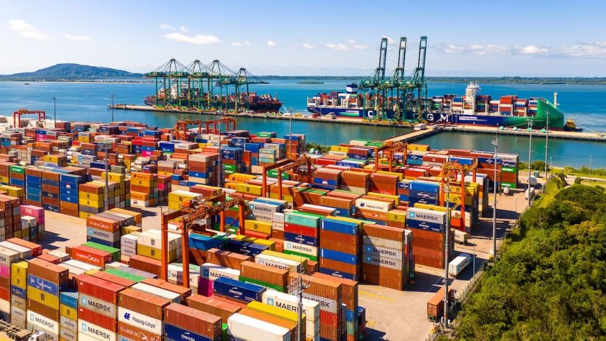 Operações que pretendiam fazer do Brasil polo de exportação estão entre as mais afetadas (Foto: Porto de Itapoá/Divulgação)